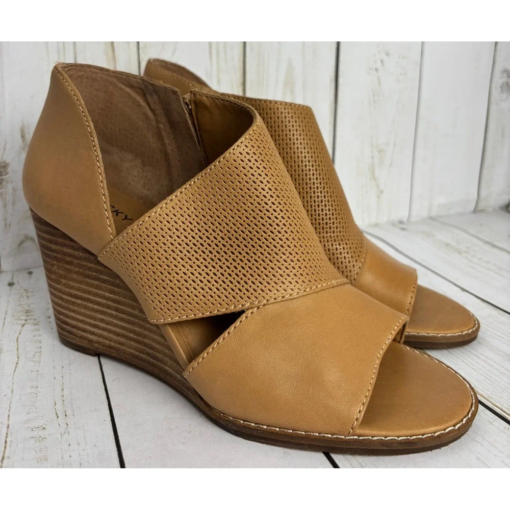 Lucky Brand Jedrek Tan Leather Perforated Wedge Sandals LK-JEDREK Womens 7M 37.5